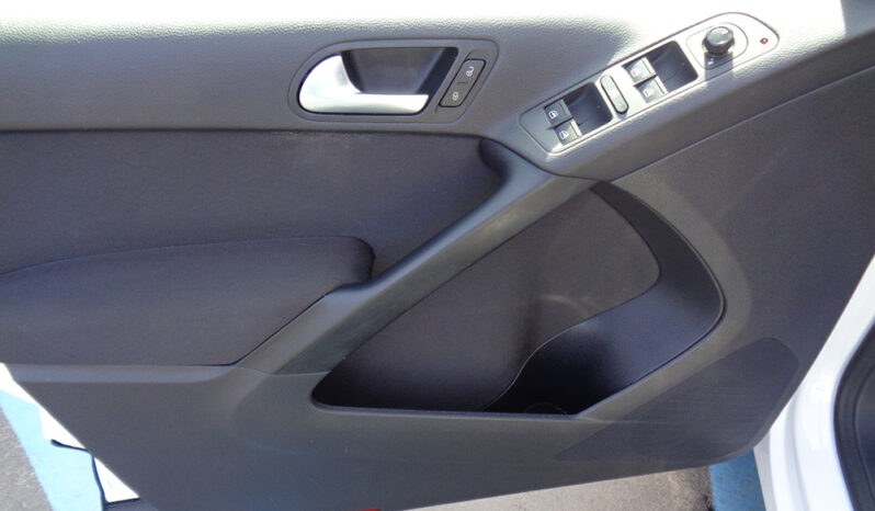 VOLKSWAGEN TIGUAN LIMITED full